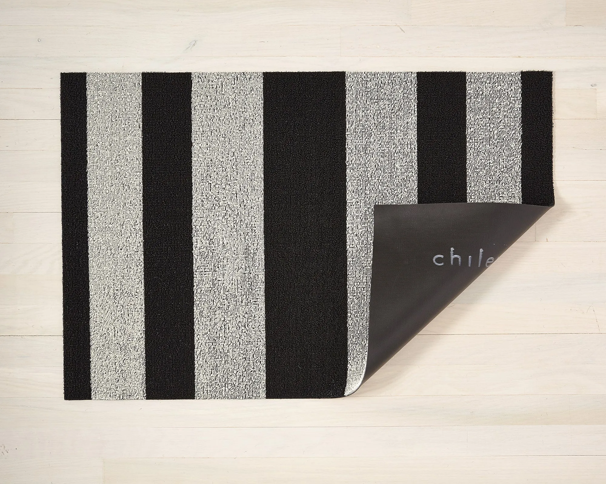 Chilewich Bold Stripe Black & White Shag Mat